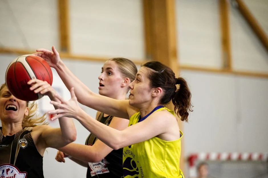 England Women Crush Ireland in Record Chase — Bouchier Shines — Sports