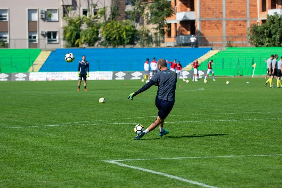 Mourinho Defends Mbappe and Vinicius as Bernabéu Jeers Intensify — Sports